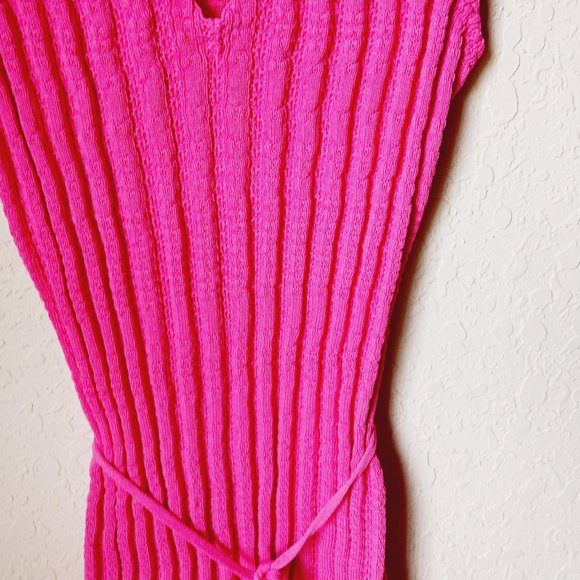 Rachel Roy pink stretchy sleeveless Vibrant Pink. Form fitting. Size medium. - Picture 11 of 12